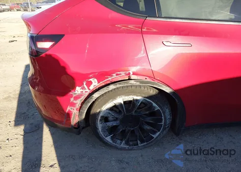 2022 Tesla Model Y Long Range Dual Motor All-Wheel Drive z USA, uszkodzony, nr VIN 7SAYGDEEXNF329245